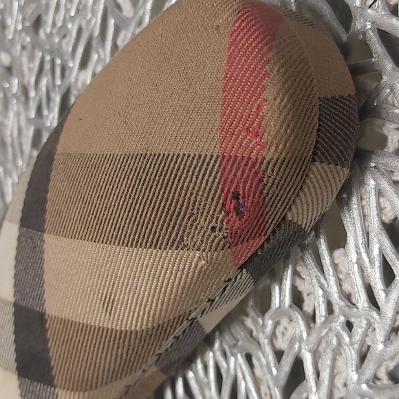 Burberry Case - Picture 3 of 5